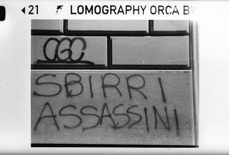 Turisti a Bologna in formato 110 con Lomography Orca! Turisti a Bologna in formato 110 con Lomography Orca!