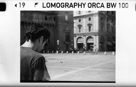 Turisti a Bologna in formato 110 con Lomography Orca! Turisti a Bologna in formato 110 con Lomography Orca!