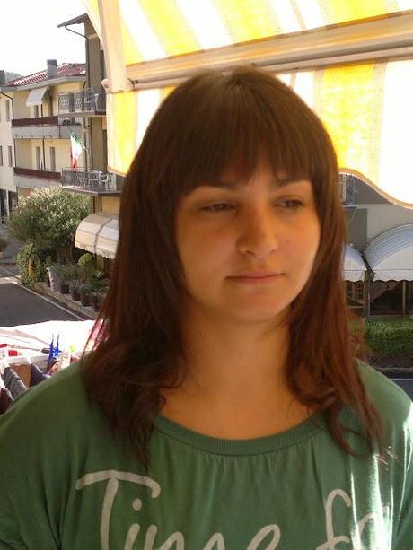 TAGLIO CAPELLI LUNGHI DONNA CON FRANGIA PIEGA LISCIA E MOSSA DIETRO CON RIFLESSI CASTANO CHIARO ROSSO TAGLIO CAPELLI LUNGHI DONNA CON FRANGIA PIEGA LISCIA E MOSSA DIETRO CON RIFLESSI CASTANO CHIARO ROSSO