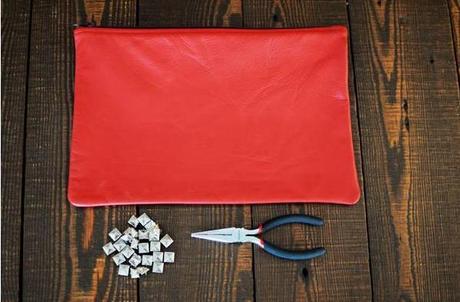 DIY: Do It Yourself // Valentino-Inspired Clutch DIY: Do It Yourself // Valentino-Inspired Clutch