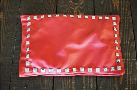 DIY: Do It Yourself // Valentino-Inspired Clutch DIY: Do It Yourself // Valentino-Inspired Clutch
