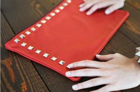 DIY: Do It Yourself // Valentino-Inspired Clutch DIY: Do It Yourself // Valentino-Inspired Clutch