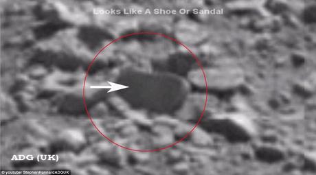Martian footwear: Another rock that caught the attention of the UFO enthusiast made him think of a long-forgotten shoe or sandal on the surface of the Red Planet 