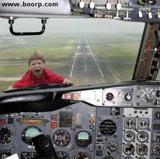 4:30 suona la sveglia.
Smuoviamo con lentezza gli arti in... 4:30 suona la sveglia.
Smuoviamo con lentezza gli arti in...