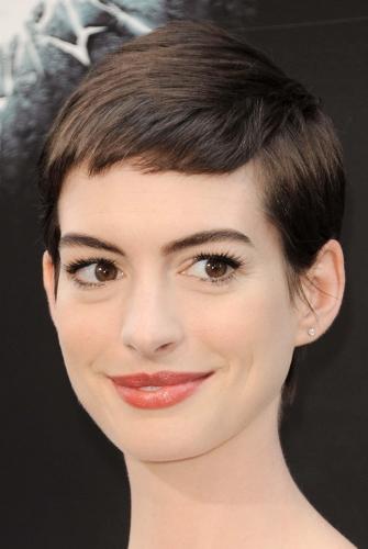 GET THE LOOK // Anne Hathaway “The Dark Knight Rises” NY Première