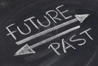 FACCIAMO UN GIOCHINO SULLE VITE PARALLELE ? http://us.123rf.com/400wm/400/400/pixelsaway/pixelsaway1009/pixelsaway100900028/7765878-concetto-passato-e-futuro--white-chalk-grafia-e-disegni-sulla-lavagna.jpg