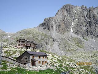 Rifugio Tita Secchi e il Lago della Vacca