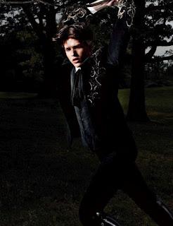 Simon Van Meervenne in Dolce & Gabbana sulla covers di Numéro Homme China Simon Van Meervenne in Dolce & Gabbana sulla covers di Numéro Homme China