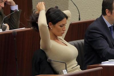 Nicole: “Non lascio la politica, ammiro troppo gli ideali di Berlusconi”. Forza Gnocca in dirittura d’arrivo.