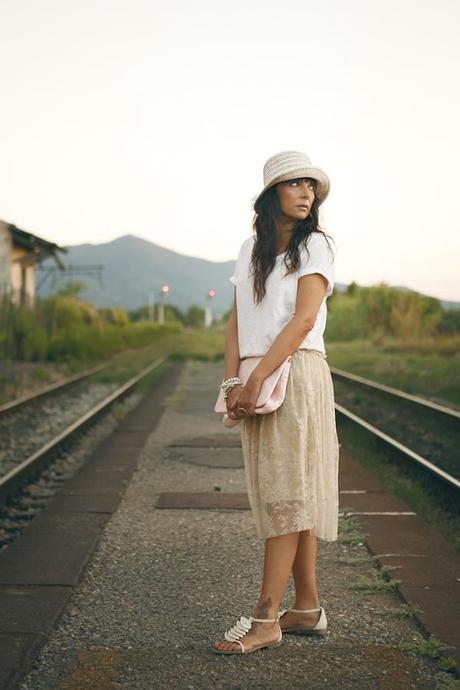 smilingischic Sandra Bacci outfit StazioneS. Pietro a Vico gonna pizzo September: Month of new departures