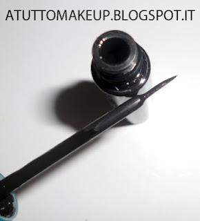 Essence Liquid ink eyeliner waterproof: swatch e review