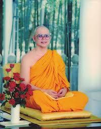 Un monaco buddista dice:“Steve Jobs vive in un palazzo di vetro sopra Cupertino”