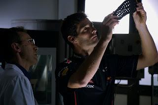 Il pilota  di Formula Uno Mark Webber protagonista del nuovo spot GEOX