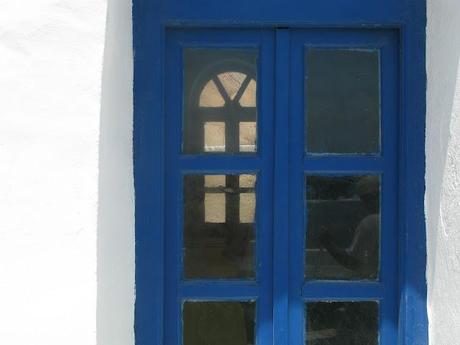 details makes a place special - Serifos's colored doors