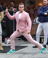 Robbie Williams con Candy: il nuovo singolo è trendy