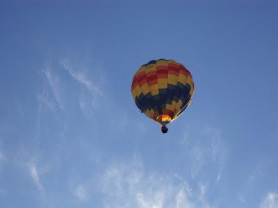 Una mongolfiera a forma di mucca!