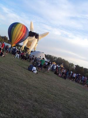 Una mongolfiera a forma di mucca!