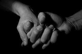 A due mani (monitor) A due mani (monitor)