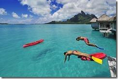 Saint Regis Bora Bora Resort, Bora Bora, Inseln unter dem Wind, Gesellschaftsinseln, Französch-Polynesien, PROPERTY RELEASED, MODEL RELEASED