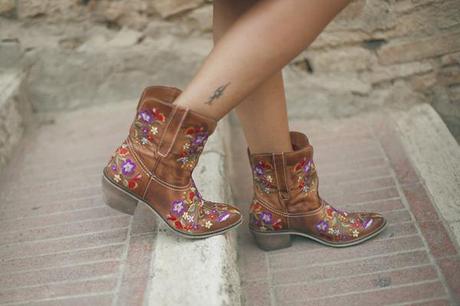 smilingischic Outfit dettagli stivaletti decorati texani Calamity Jane CowGirl Style Calamity Jane : bad or good girl?
