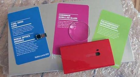 Nokia Lumia 920 : La cover non è in plastica ma in policarbonato