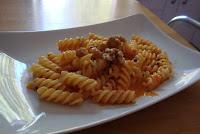 FUSILLI AL PESTO DI POMODORI E CRESCENZA