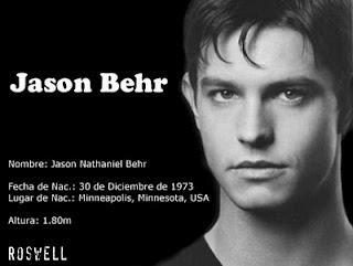 TAGLI DI CAPELLI DI JASON BEHR IL PROTAGONISTA DELLA SERIE ROSWELL