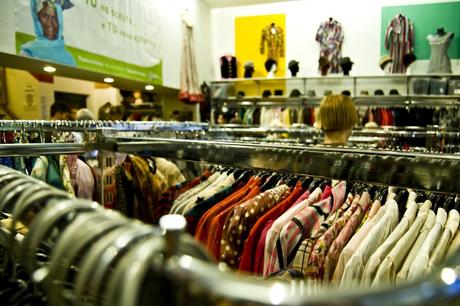 Humana Vintage negozio milano Duomo vestiti gioielli borse