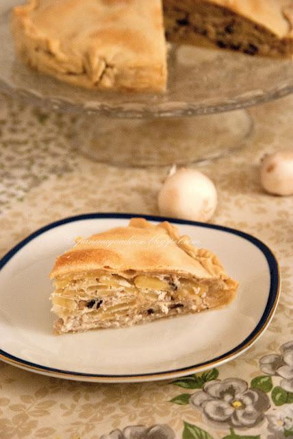 Torta salata con patate, funghi e sale affumicato (Salted tart with potatos, mushrooms and smoked salt)