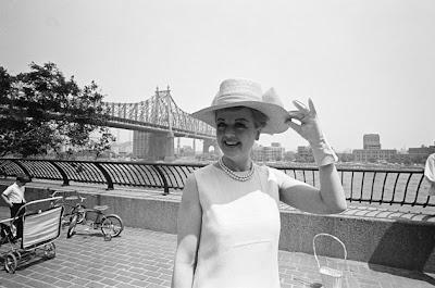 Angela Lansbury icona di stile: la signora in giallo sul piedistallo