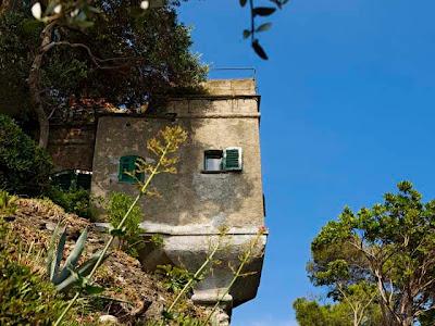 Una Torre in Liguria; la Garitta di Portofino tra cielo e mare.