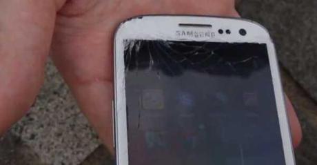 iPhone 5 e Samsung Galaxy S3 : Video Crash Test