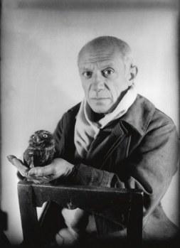 Pablo Picasso e la civetta, foto Michel Sima 1946