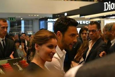 Noah Mills & Laetitia Casta alla Rinascente per Dolce & Gabbana