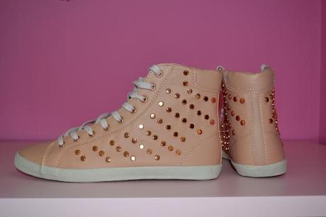 New in: Ankle boots & Studded sneakers