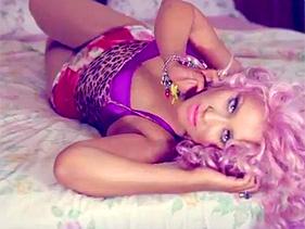 TAGLI DI CAPELLI E COLORI DI CHRISTINA AGUILERA NEL NUOVO VIDEO YOUR BODY TAGLI DI CAPELLI E COLORI DI CHRISTINA AGUILERA NEL NUOVO VIDEO YOUR BODY