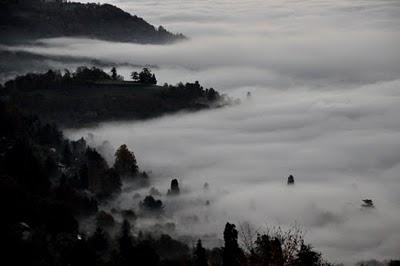 Nebbia sul villaggio - Immagini di Torre Pellice