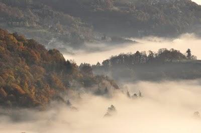 Nebbia sul villaggio - Immagini di Torre Pellice