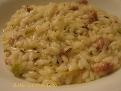 Risotto con sedano e salsiccia piccante