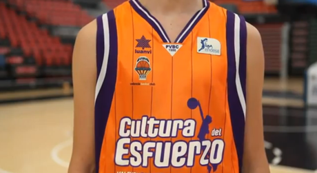 Basket, Valencia ancora con camisetas que hablan