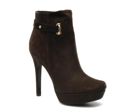 Stivaletti&: jeans per un look rock’n roll! Stivaletti&: jeans per un look rock’n roll!