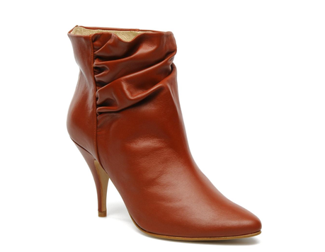 Stivaletti&: jeans per un look rock’n roll! Stivaletti&: jeans per un look rock’n roll!