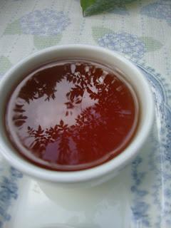 Assam TGFOP 2nd Flush ed una gelatina al tè nero e pere sciroppate alla vaniglia