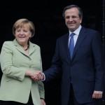 Atene, la giacca color pistacchio di Angela Merkel