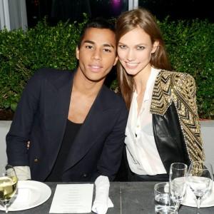 Olivier Rousteing con Karly Kloss