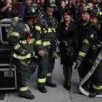 Salma Hayek posa con i vigili del fuoco di New York (foto)