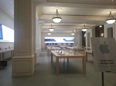 Foto interne dell’Apple Store di Torino