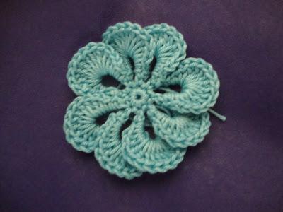 fiore all'uncinetto con spiegazione, crochet flower pattern