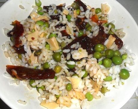 riso-con-pomodori-secchi-piselli-provolone riso-con-pomodori-secchi-piselli-provolone