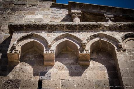 Oschiri e Ozieri: altari sacri, chiese campestri e grotte magiche